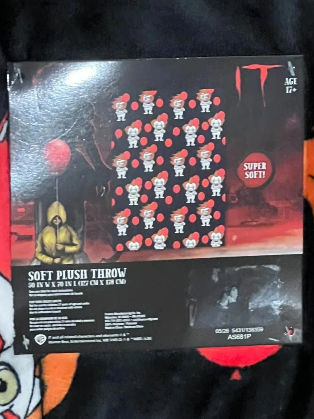 IT PENNYWISE Black Red Balloon Plush Throw Blanket 50x70 Horror WB Halloween NWT